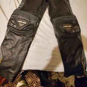 New CAN-AM Size M Leather Protective riding pants